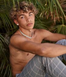 Hot Model Trent!!  61e47ec4cf5a8.jpg
