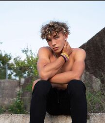 Hot Model Trent!!  61e47ecd61516.jpg