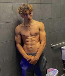 Hot Model Trent!!  61e47ee5c1d23.jpg