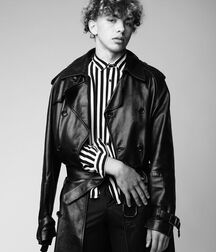 Hot Model Trent!!  61e47efaf0a89.jpg