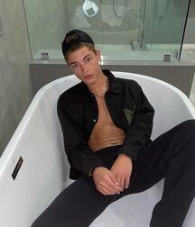 Hot Model Kahill!!  61e47f3d0b5d3.jpg