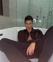 Hot Model Kahill!!  61e47f3ece827.jpg