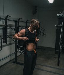 Monday Boyzzzzz!! 61e61a3dba27e.jpg