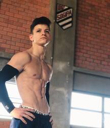 Random Hotness!!  61f9f23873795.jpg
