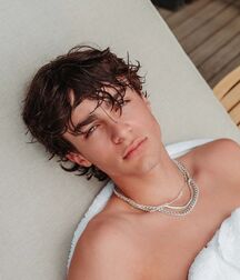 Thursday Boyzzzzz!!  62057d3ca2117.jpg