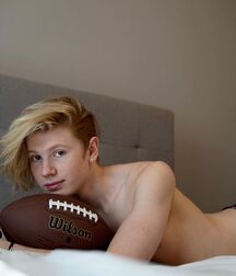 Thursday Boyzzzzz!!  62057d5075e38.jpg