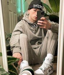 TGIF Boyzzzzz!!! 6206dec8c5627.jpg