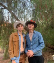 Hump Day Boyzzzzz!! 620d69206bb27.jpg