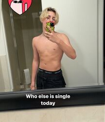 Hump Day Boyzzzzz!! 620d692fae777.jpg