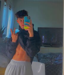 Hot Boy Kyle!!  620d69c3c073e.jpg