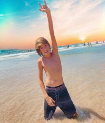 Wednesday Boyzzzzz!!  6216fa2a8f9e0.jpg