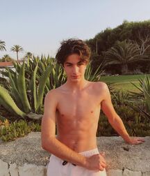 Hottie Rodrigo!! 621ff89a6b017.jpg