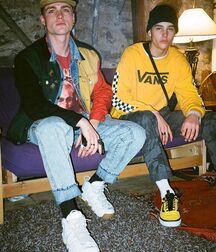 Thursday Boyzzzzz!! 6221785035e06.jpg