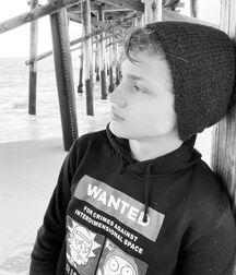 Hottie Mason!!  62265f06ee850.jpg