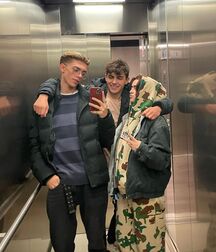 Wednesday Boyzzzzz!! 6229232e28602.jpg