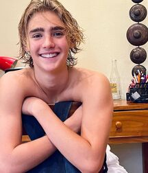 Bonus Boyzzzzz!!  622e01d366957.jpg
