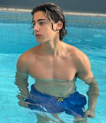 Bonus Boyzzzzz!!  622e01db356c0.jpg