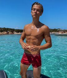 Sunday Boyzzzzz!!  622eb2f7ea538.jpg