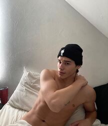 Monday Boyzzzzz!!  622ff6c435d0d.jpg