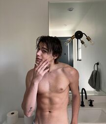 Monday Boyzzzzz!!  622ff6c66049d.jpg