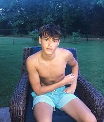 Monday Boyzzzzz!!  622ff6c8b5018.jpg