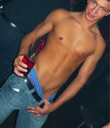 twinks 5c2a904e3e124.jpg