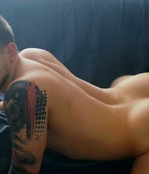 In the bed 5a2c37d6af8d8.jpg