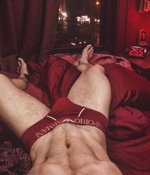 In the bed 5a2c3871c12dd.jpg