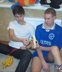 Made in Russia: Kuzma and Roma 5a5fcbbe9aa2f.jpg
