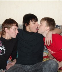 Made in Russia: Maksim, Marco and Ura 5a65b6783d886.jpg
