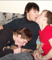 Made in Russia: Maksim, Marco and Ura 5a65b68eb0456.jpg
