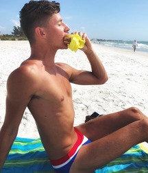Speedo & bulges 5bbae3046b2cb.jpg