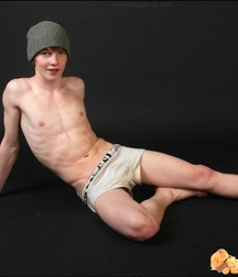 Assorted Cute Twinks 5cd80f5795038.jpg