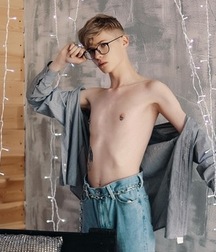 Present & Past Twinks 5d2adfc8351af.jpg