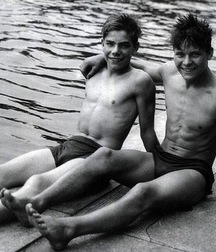  Present & Past Twinks 5 5d2bc36099f5c.jpg