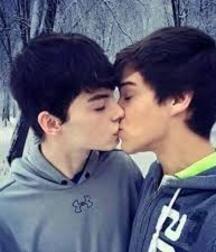kiss boys gay tube 5f580505c2de9.jpg