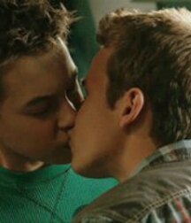 kiss boys gay tube 5f5805081093d.jpg