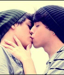 kiss boys gay tube 5f580515d391b.jpg