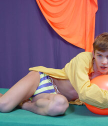 Stin at the beach gay tube boys 606b45d82935b.jpg