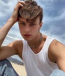 Boy gay tube selfies 5f6228c1d766d.jpg