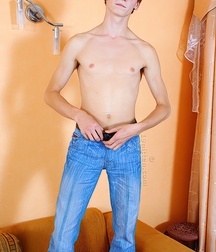 Gay Boy Kasper Shows & Jerks Off 62582501bc8fe.jpg