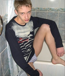 Gay Twinks Porn - 347 - Evdokim takes a shower 605518ee54094.jpg