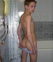 Gay Twinks Porn - 347 - Evdokim takes a shower 605519d4cd10e.jpg