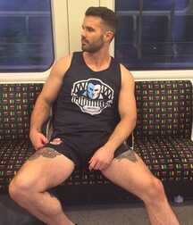 • Manspread • 61309f416ef0d.jpg