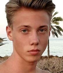 NICE & CUTE BOYS FACES GAY TUBE COLLECTION GREAT TWINKS 5fcd3eee5b24d.jpg
