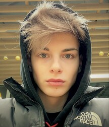 NO PORN - NICE & CUTE BOYS FACES - LUKAS COLLECTION LIFE 6059544f1e322.jpg