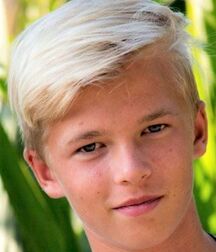 LUKAS COLLECTION - NICE & CUTE BOYS FACES TWINK TUBE 60de776718343.jpg