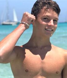 LUKAS COLLECTION - NICE & CUTE BOYS FACES TWINK TUBE 60de777ee6083.jpg