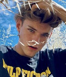 LUKAS COLLECTION - NICE & CUTE BOYS FACES TWINK TUBE 6142372e45c80.jpg