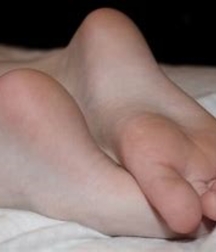 Toes, toes and more toes  62fb357e3366f.jpg